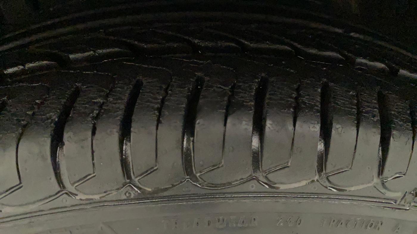 2015 Ford Ecosport TITANIUM 1.5L PETROL AT, Petrol, Automatic, 43,187 km, Left Front Tyre Tread