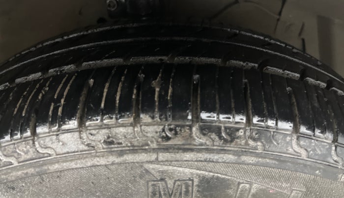 2018 Maruti Ciaz SIGMA 1.4 MT PETROL, Petrol, Manual, 80,412 km, Right Front Tyre Tread