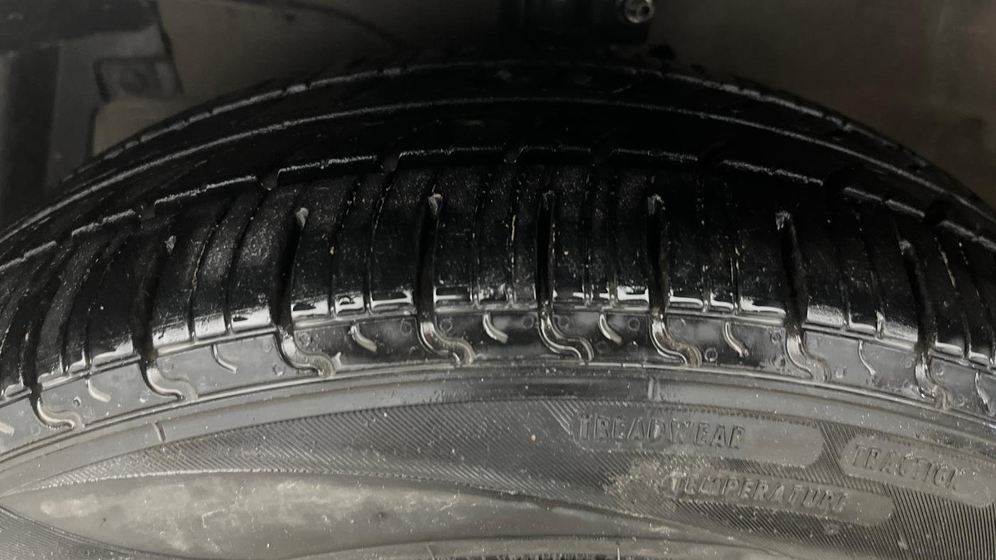 2018 Maruti Ciaz SIGMA 1.4 MT PETROL, Petrol, Manual, 80,412 km, Left Front Tyre Tread