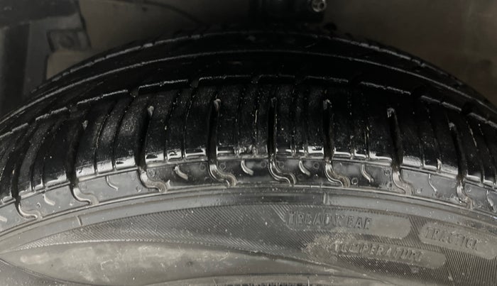 2018 Maruti Ciaz SIGMA 1.4 MT PETROL, Petrol, Manual, 80,412 km, Left Front Tyre Tread