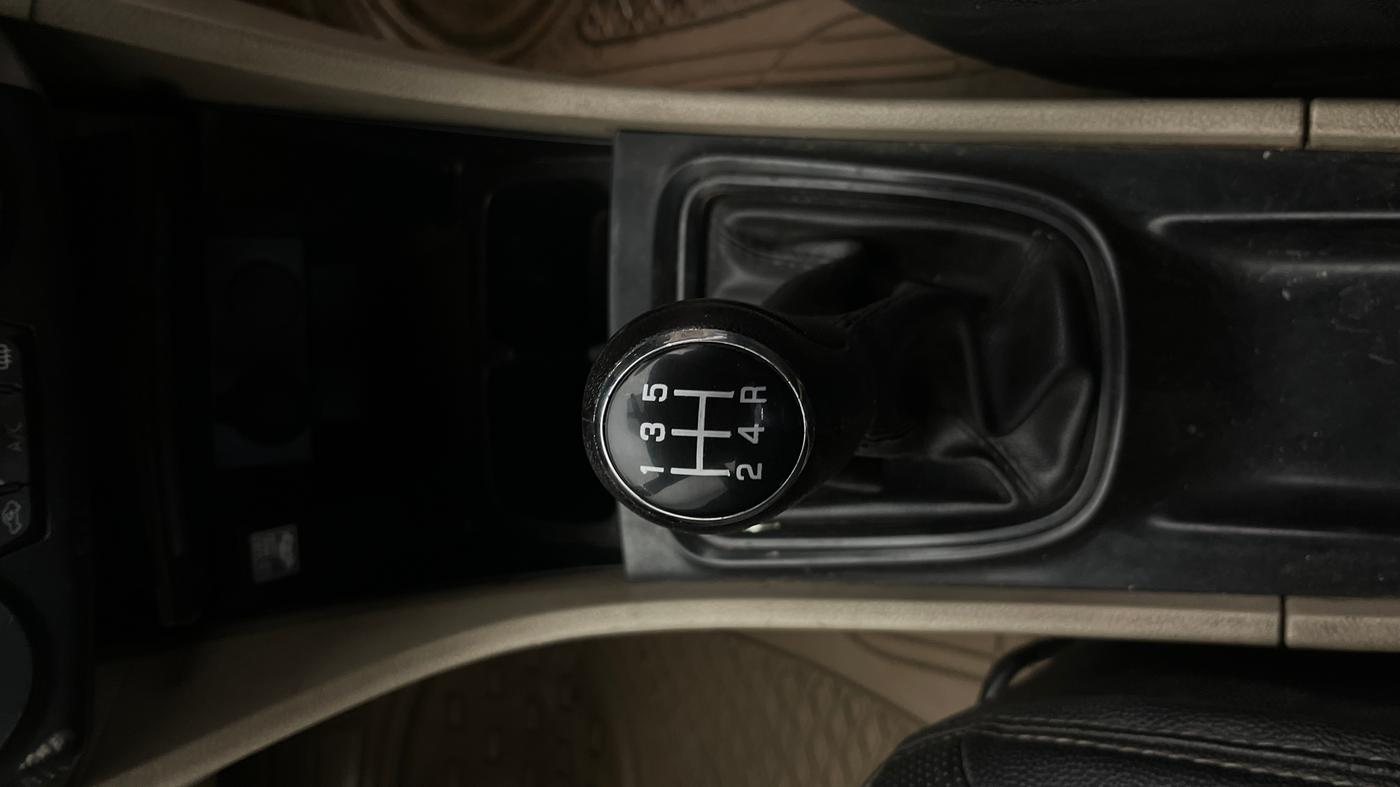 2018 Maruti Ciaz SIGMA 1.4 MT PETROL, Petrol, Manual, 80,412 km, Gear Lever
