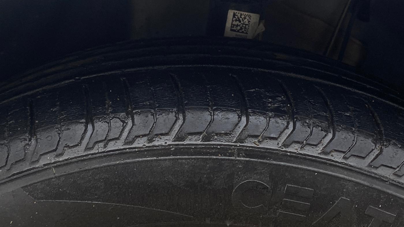 2022 Skoda SLAVIA STYLE 1.0L TSI AT, Petrol, Automatic, 34,915 km, Left Front Tyre Tread