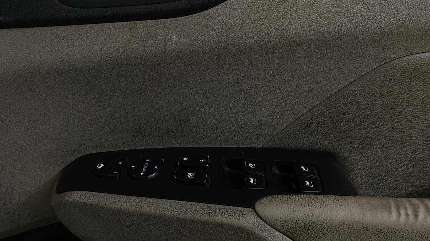 2021 Hyundai Verna SX (O) 1.5 CRDI AT, Diesel, Automatic, 1,08,132 km, Driver Side Door Panels Control