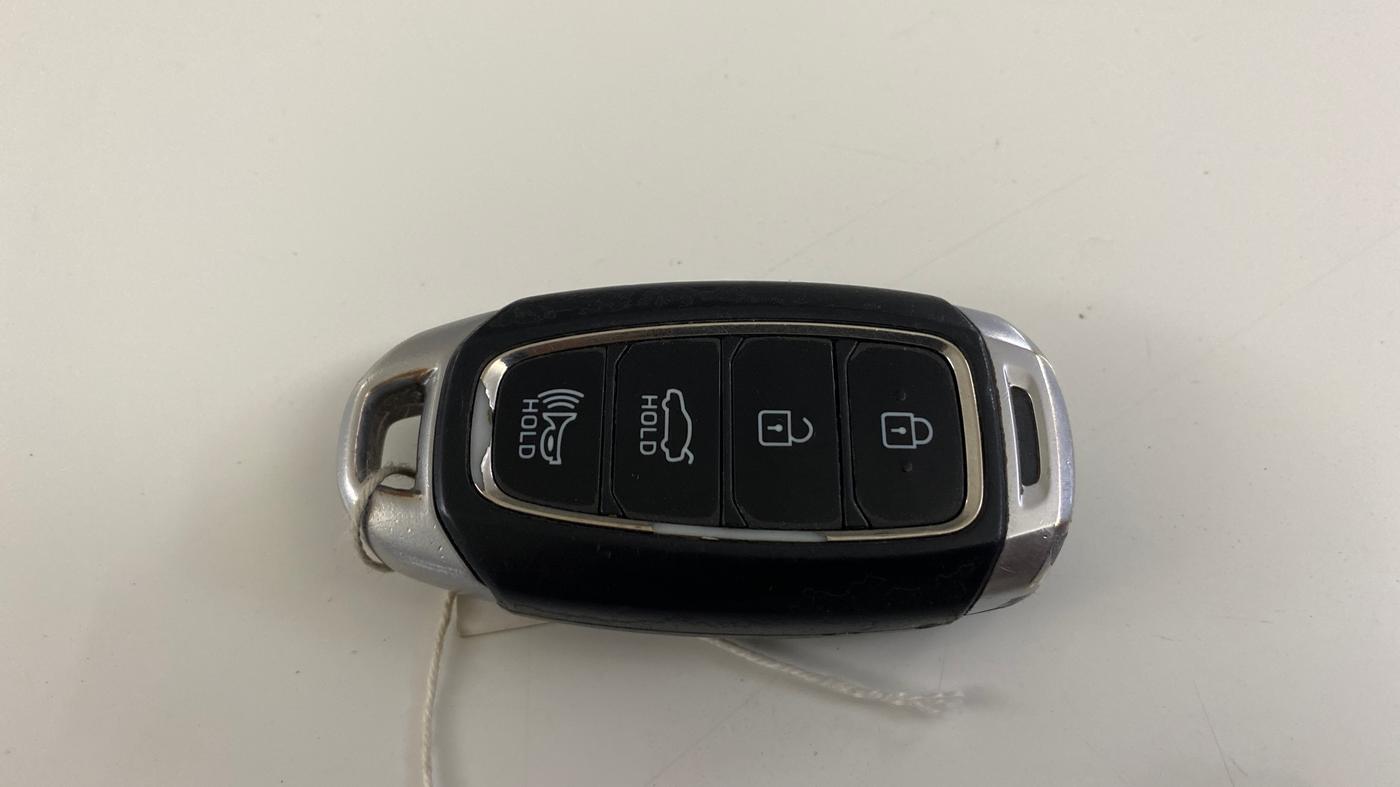 2021 Hyundai Verna SX (O) 1.5 CRDI AT, Diesel, Automatic, 1,08,132 km, Key Close Up