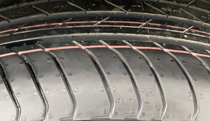 2022 Nissan Kicks XV 1.5, Petrol, Manual, 53,470 km, Left Rear Tyre Tread