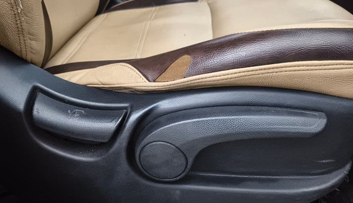 2017 Hyundai Creta SX PLUS 1.6 PETROL, Petrol, Manual, 77,726 km, Driver Side Adjustment Panel