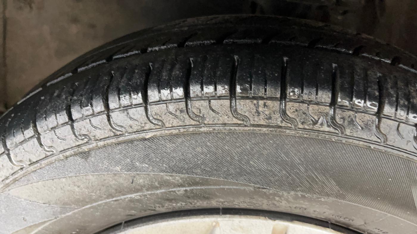 2019 Maruti Alto 800 LXI CNG, CNG, Manual, 69,306 km, Left Front Tyre Tread