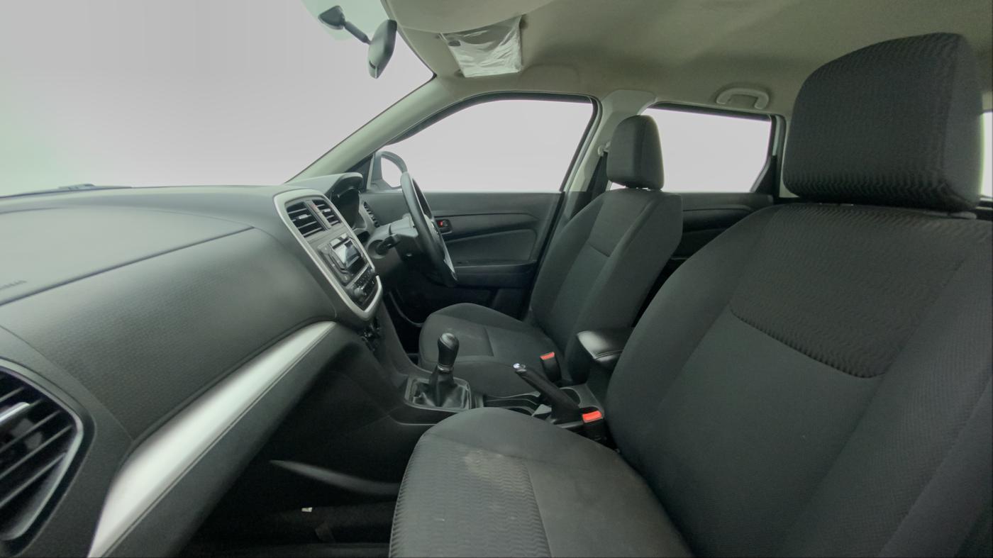 2021 Maruti Vitara Brezza LXI, Petrol, Manual, 40,228 km, Right Side Front Door Cabin
