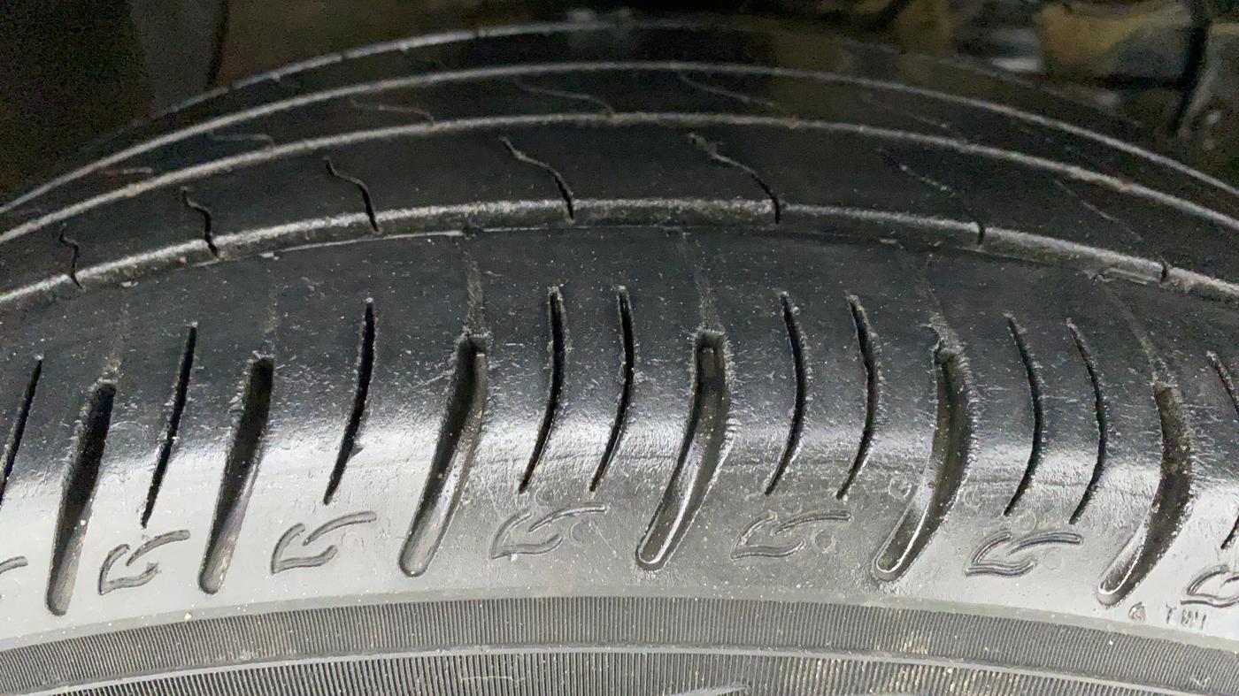 2021 Maruti Vitara Brezza LXI, Petrol, Manual, 40,228 km, Right Front Tyre Tread