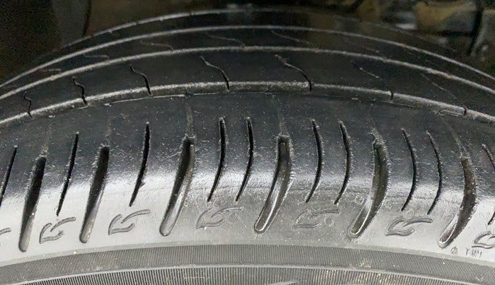 2021 Maruti Vitara Brezza LXI, Petrol, Manual, 40,228 km, Right Front Tyre Tread