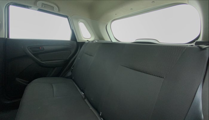 2021 Maruti Vitara Brezza LXI, Petrol, Manual, 40,228 km, Right Side Rear Door Cabin