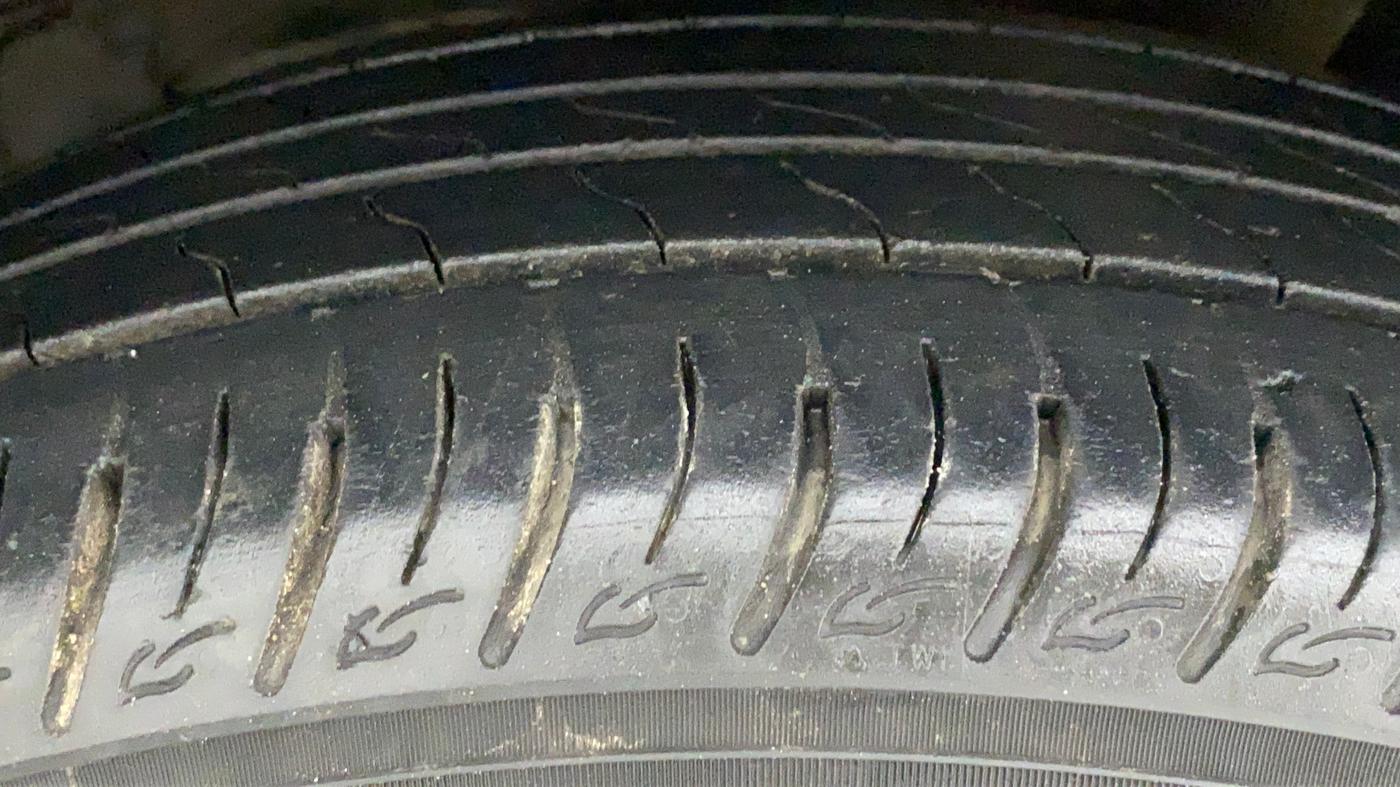 2021 Maruti Vitara Brezza LXI, Petrol, Manual, 40,228 km, Right Rear Tyre Tread