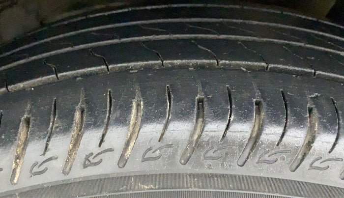 2021 Maruti Vitara Brezza LXI, Petrol, Manual, 40,228 km, Right Rear Tyre Tread