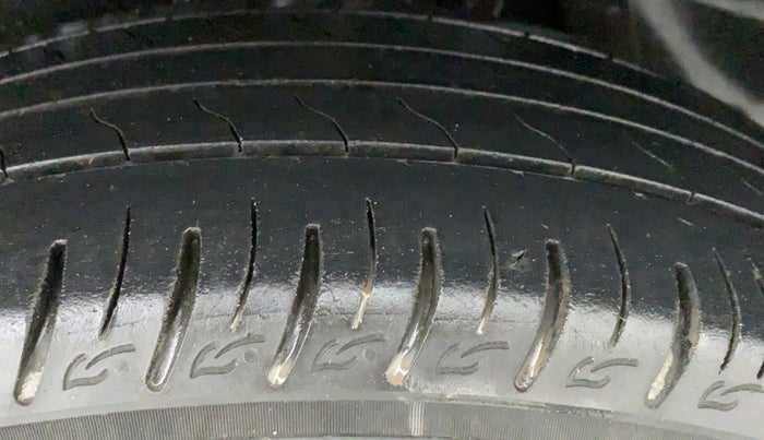 2021 Maruti Vitara Brezza LXI, Petrol, Manual, 40,228 km, Left Rear Tyre Tread