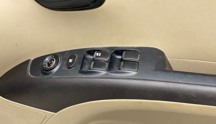 2010 Hyundai i10 MAGNA 1.2, Petrol, Manual, 48,510 km, Right front window switch / handle - Window making noise/ moving slow