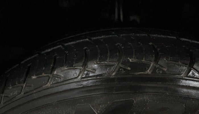 2018 Maruti Baleno DELTA PETROL 1.2, Petrol, Manual, 38,274 km, Right Front Tyre Tread