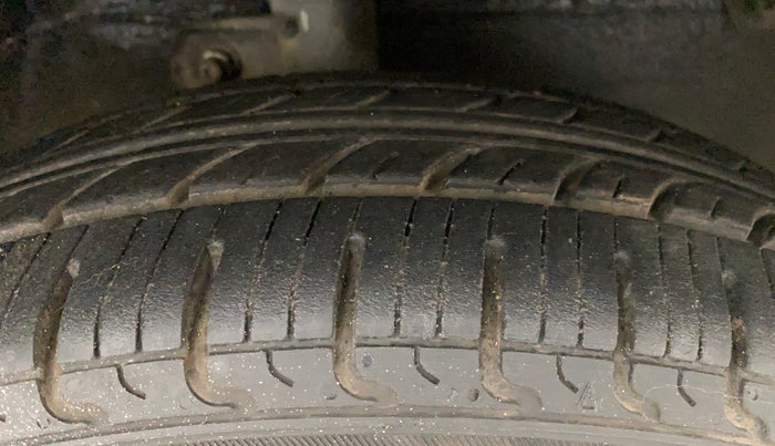 2012 Maruti A Star VXI, Petrol, Manual, 60,694 km, Right Front Tyre Tread