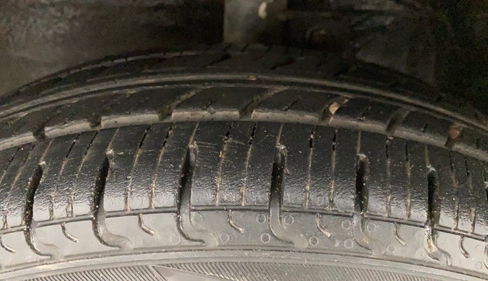 2012 Maruti A Star VXI, Petrol, Manual, 60,694 km, Left Front Tyre Tread