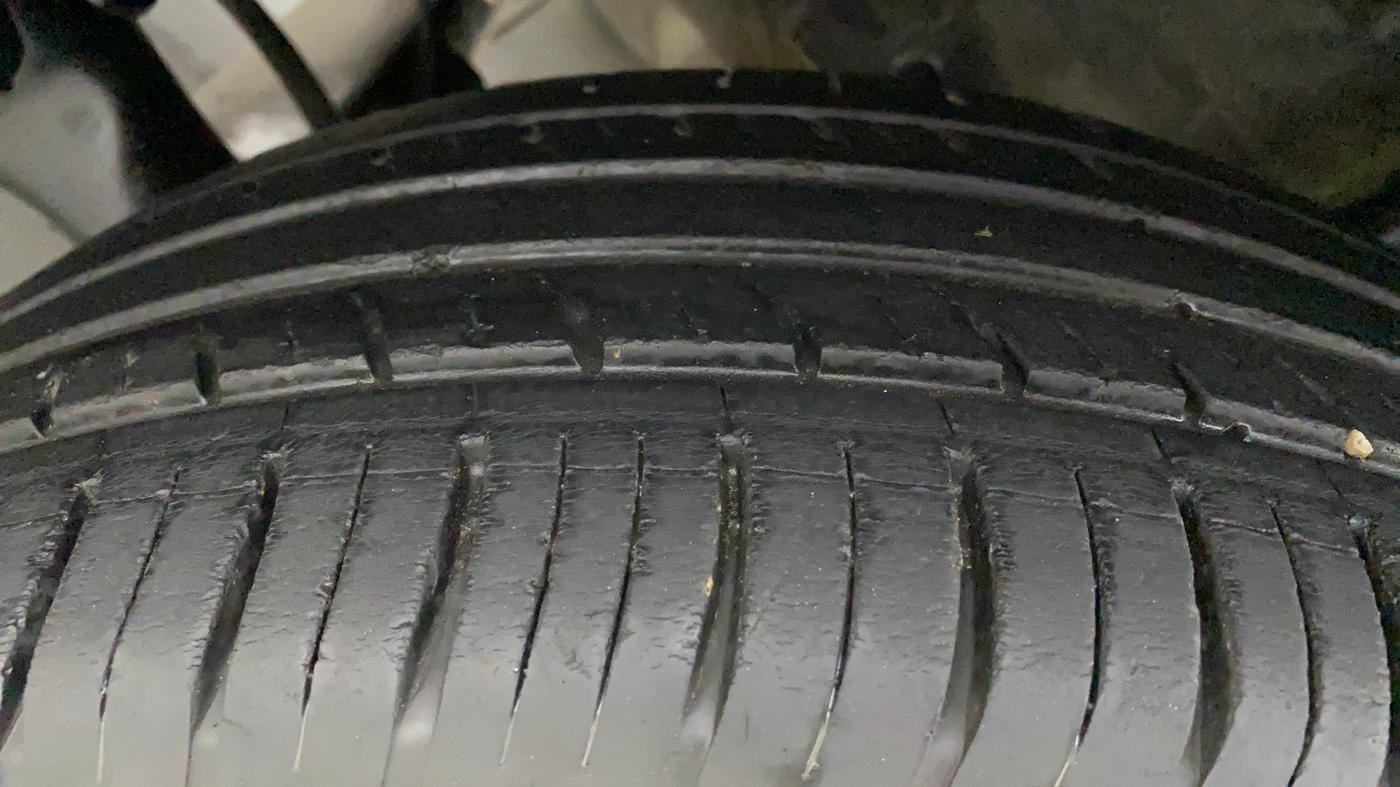 2019 Renault Duster 110 PS RXZ AMT DIESEL, Diesel, Automatic, 25,628 km, Left Rear Tyre Tread