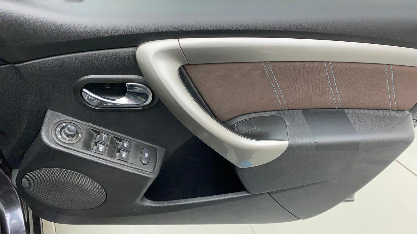 2019 Renault Duster 110 PS RXZ AMT DIESEL, Diesel, Automatic, 25,628 km, Driver Side Door Panels Control
