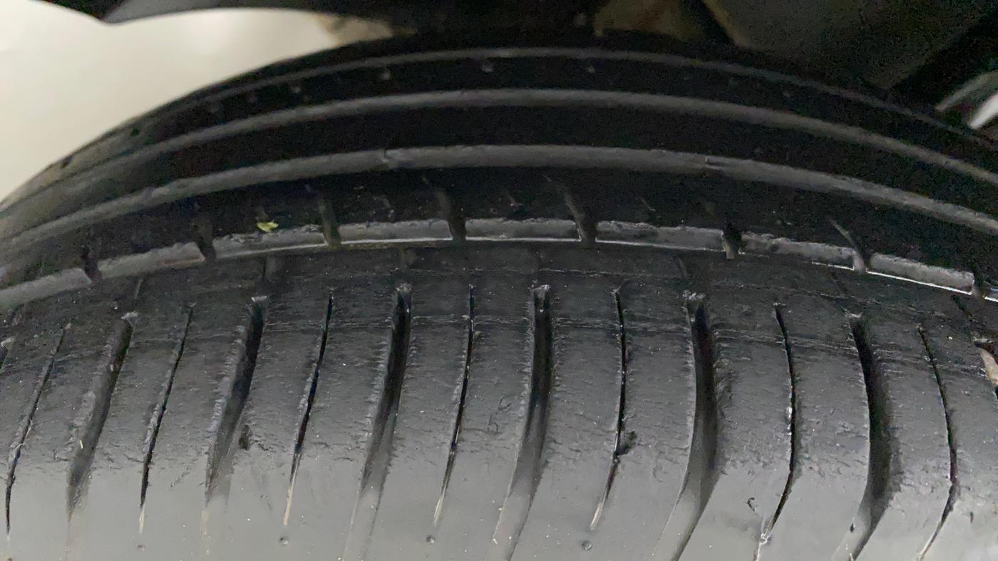 2019 Renault Duster 110 PS RXZ AMT DIESEL, Diesel, Automatic, 25,628 km, Right Rear Tyre Tread