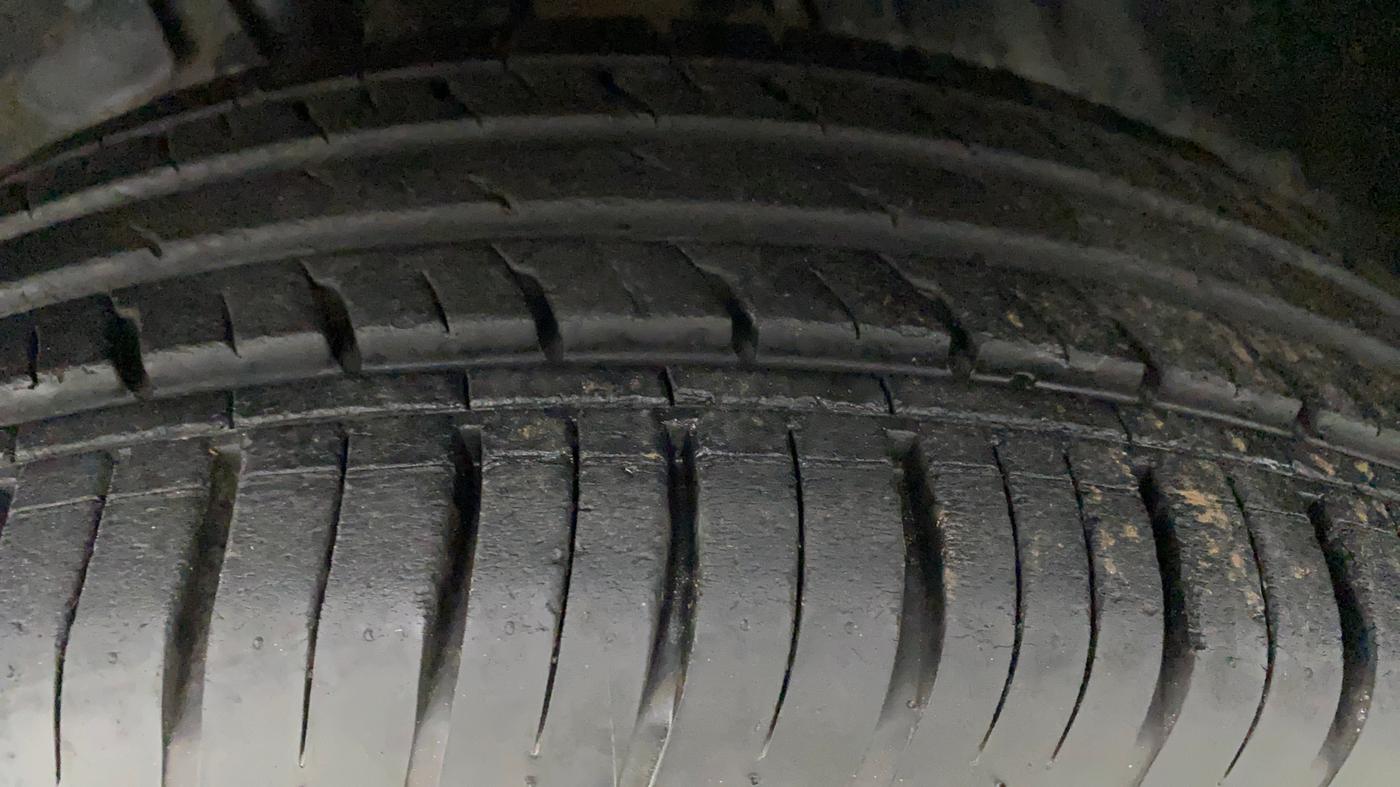 2019 Renault Duster 110 PS RXZ AMT DIESEL, Diesel, Automatic, 25,628 km, Left Front Tyre Tread