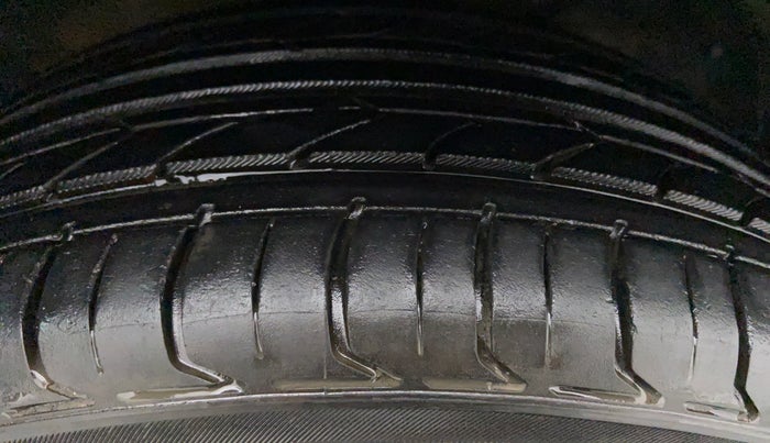 2017 Maruti Baleno ALPHA CVT PETROL 1.2, Petrol, Automatic, 38,727 km, Right Front Tyre Tread