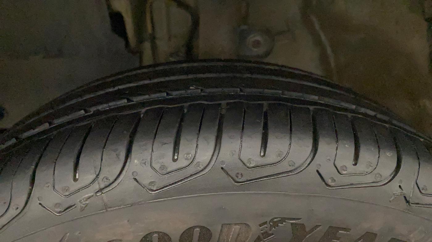 2016 Mahindra Kuv100 K8 6 STR, Petrol, Manual, 55,029 km, Left Front Tyre Tread