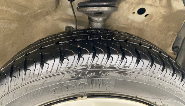 2017 Maruti Wagon R 1.0 VXI, Petrol, Manual, 44,062 km, Right Front Tyre Tread