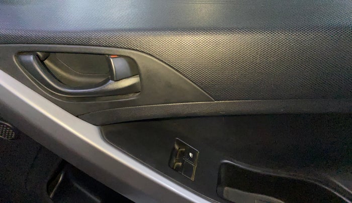 2022 Tata NEXON XE PETROL, CNG, Manual, 35,790 km, Driver Side Door Panels Control