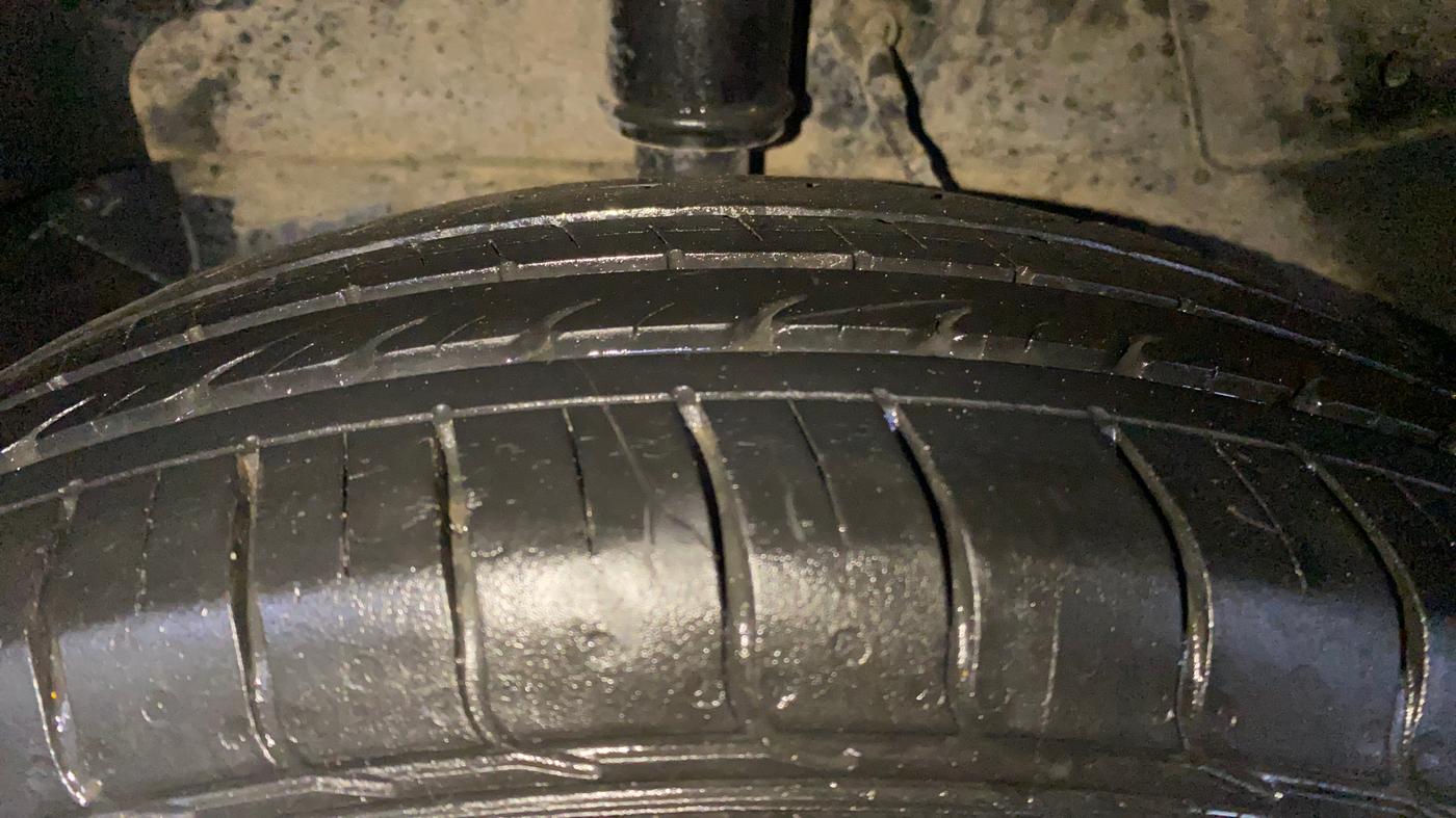 2022 Tata NEXON XE PETROL, CNG, Manual, 35,749 km, Right Rear Tyre Tread