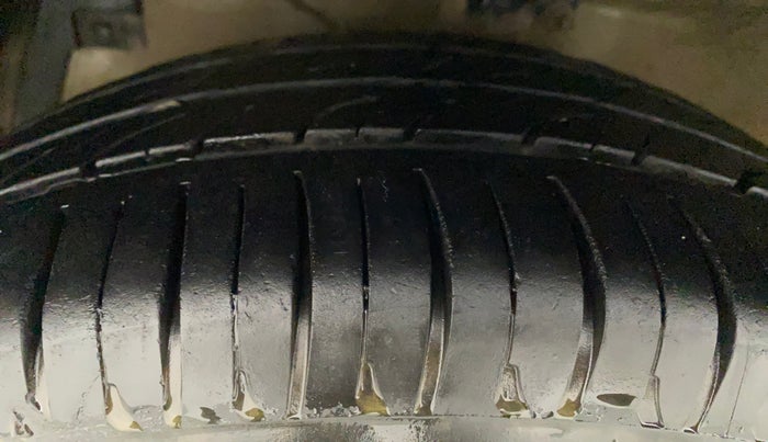 2015 Maruti Ciaz ZXI AT, Petrol, Automatic, 85,437 km, Left Front Tyre Tread