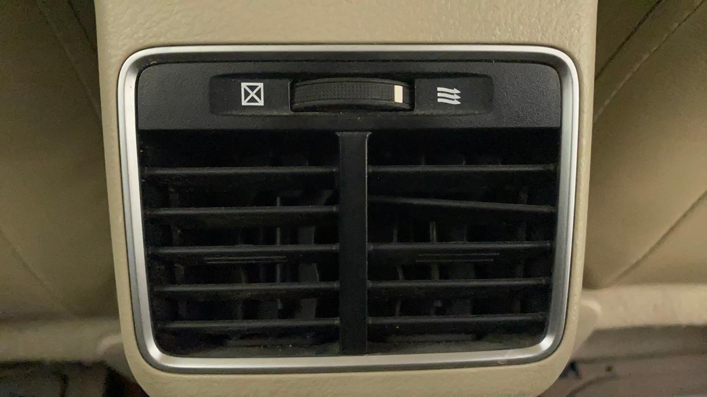 2015 Maruti Ciaz ZXI AT, Petrol, Automatic, 85,437 km, Rear AC Vents