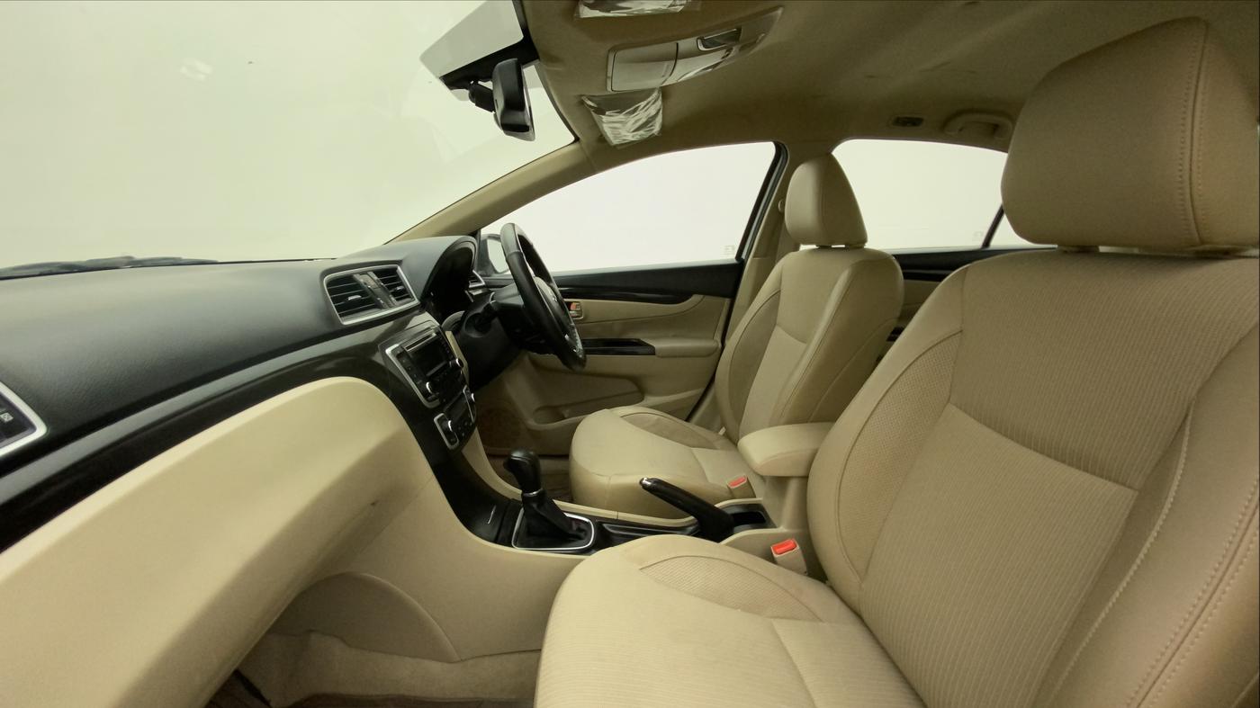 2015 Maruti Ciaz ZXI AT, Petrol, Automatic, 85,437 km, Right Side Front Door Cabin