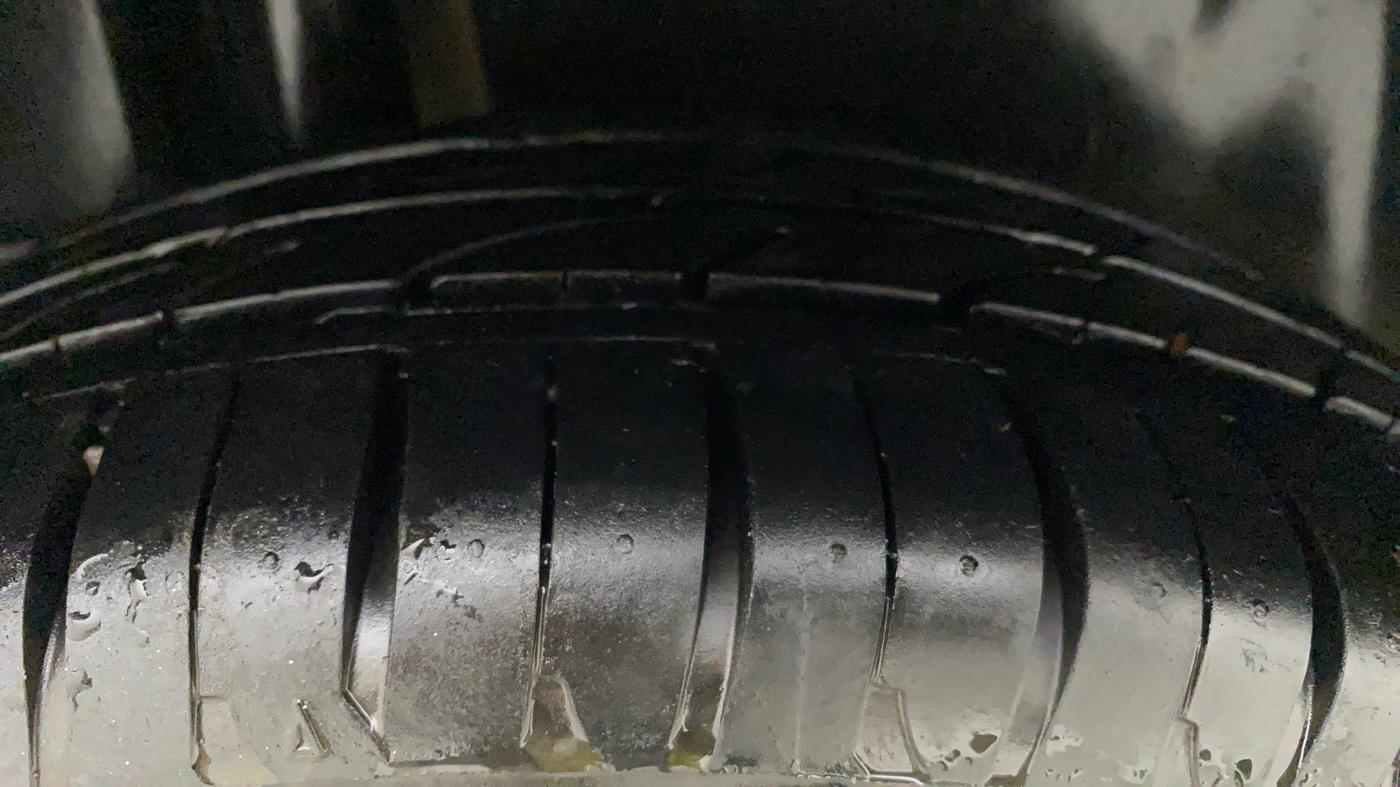 2015 Maruti Ciaz ZXI AT, Petrol, Automatic, 85,437 km, Right Rear Tyre Tread