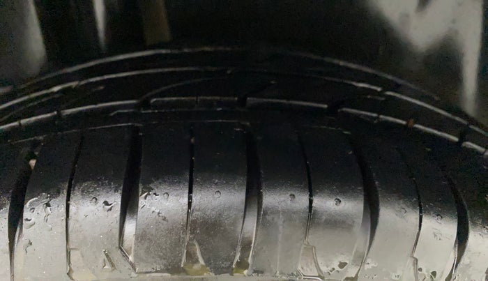2015 Maruti Ciaz ZXI AT, Petrol, Automatic, 85,437 km, Right Rear Tyre Tread