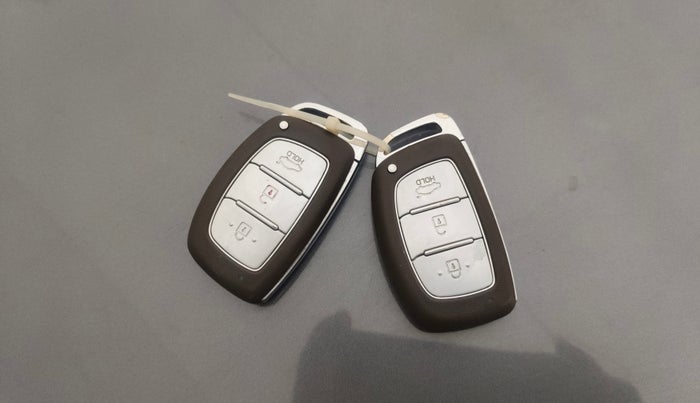 2016 Hyundai Grand i10 ASTA (O) 1.2 KAPPA VTVT, Petrol, Manual, 47,019 km, Key Close Up