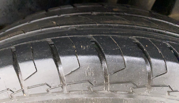 2022 Maruti Dzire VXI CNG, CNG, Manual, 23,223 km, Left Rear Tyre Tread