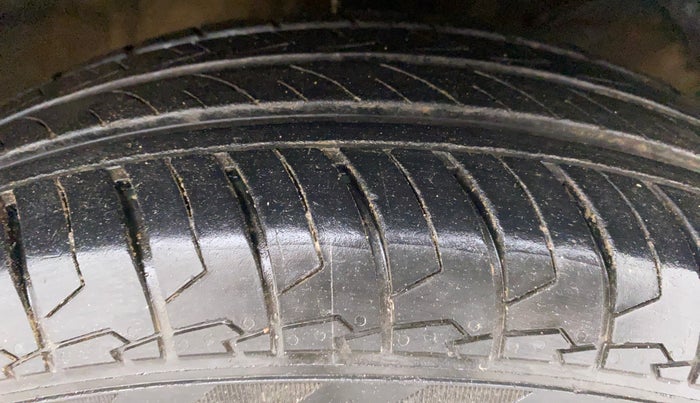 2022 Maruti Dzire VXI CNG, CNG, Manual, 23,223 km, Right Front Tyre Tread