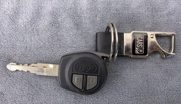 2022 Maruti Dzire VXI CNG, CNG, Manual, 23,223 km, Key Close Up