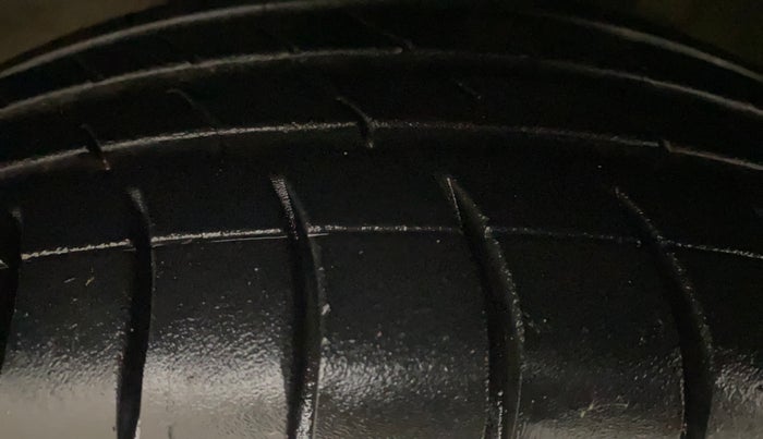 2018 Maruti Swift ZDI AMT, Diesel, Automatic, 65,230 km, Left Front Tyre Tread