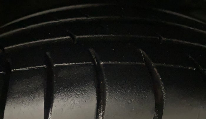 2018 Maruti Swift ZDI AMT, Diesel, Automatic, 65,230 km, Right Front Tyre Tread