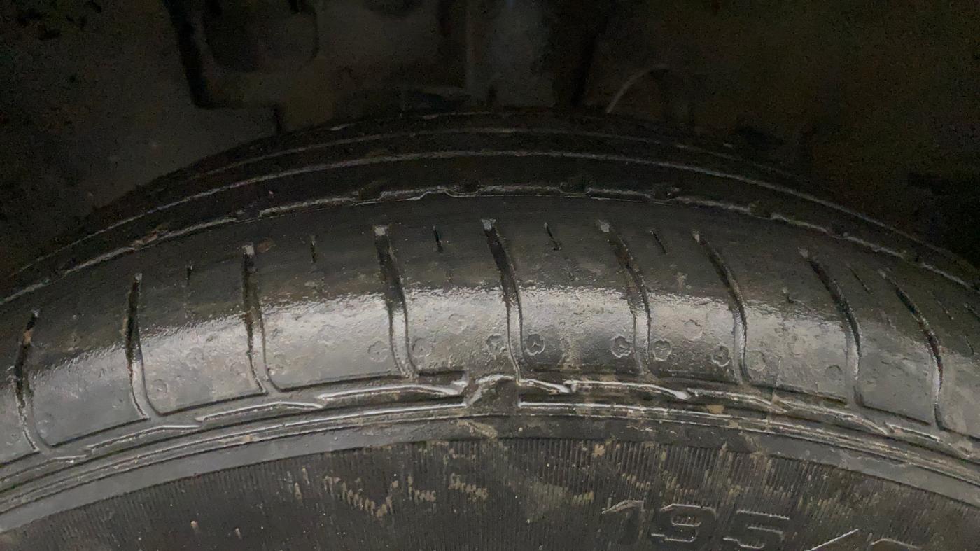2021 Hyundai VENUE S 1.2, Petrol, Manual, 60,591 km, Left Front Tyre Tread