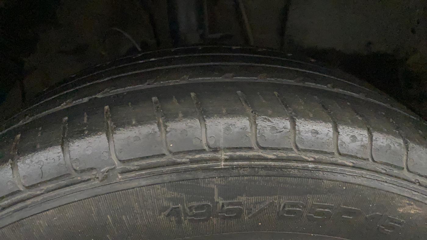 2021 Hyundai VENUE S 1.2, Petrol, Manual, 60,591 km, Right Front Tyre Tread