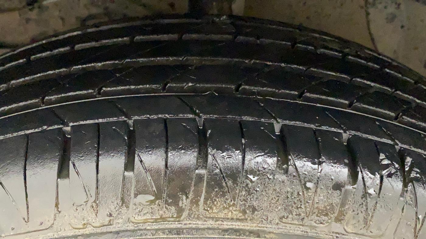 2018 Maruti Vitara Brezza ZDI AMT, Diesel, Automatic, 70,062 km, Left Front Tyre Tread