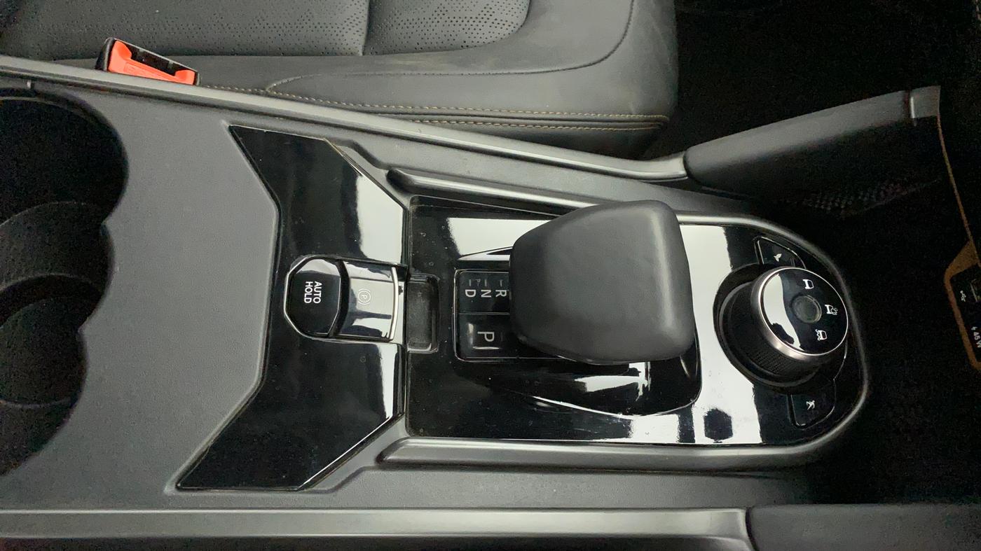2024 Tata Harrier ADVENTURE PLUS AT, Diesel, Automatic, 25,129 km, Gear Lever