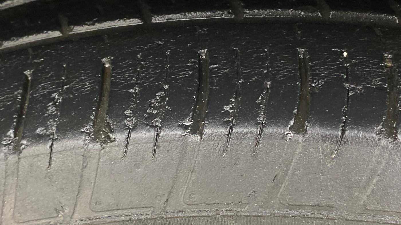 2021 Tata Harrier XZA PLUS 2.0L, Diesel, Automatic, 89,340 km, Left Front Tyre Tread