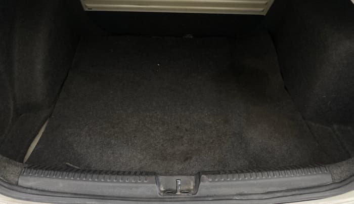 2013 Volkswagen Vento HIGHLINE PETROL AT, Petrol, Automatic, 64,381 km, Boot Inside