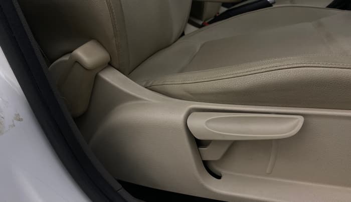 2013 Volkswagen Vento HIGHLINE PETROL AT, Petrol, Automatic, 64,381 km, Driver Side Adjustment Panel