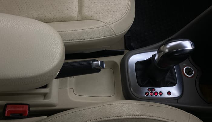 2013 Volkswagen Vento HIGHLINE PETROL AT, Petrol, Automatic, 64,381 km, Gear Lever
